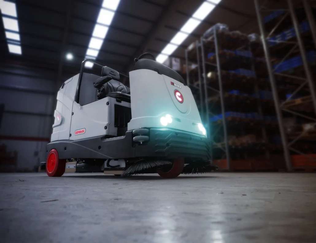 اسکرابر سرنشین دار -c120-machine-view-parked-in-a-warehouse