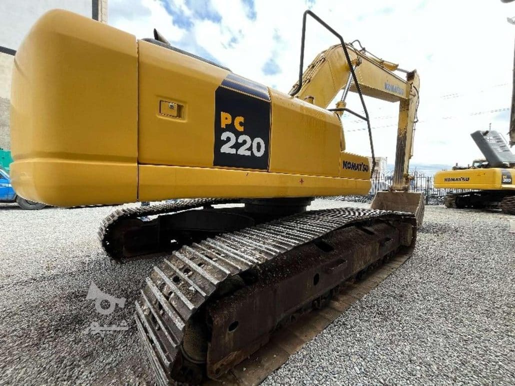 بیل مکانیکی کوماتسو 220 خط 7